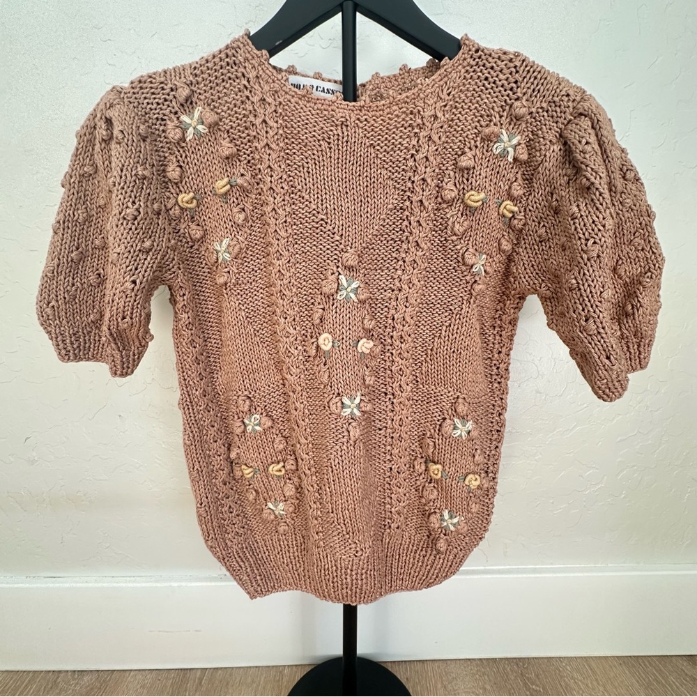 Adorable Cassini Uomo girls crochet, chunky, embroidered sweater.